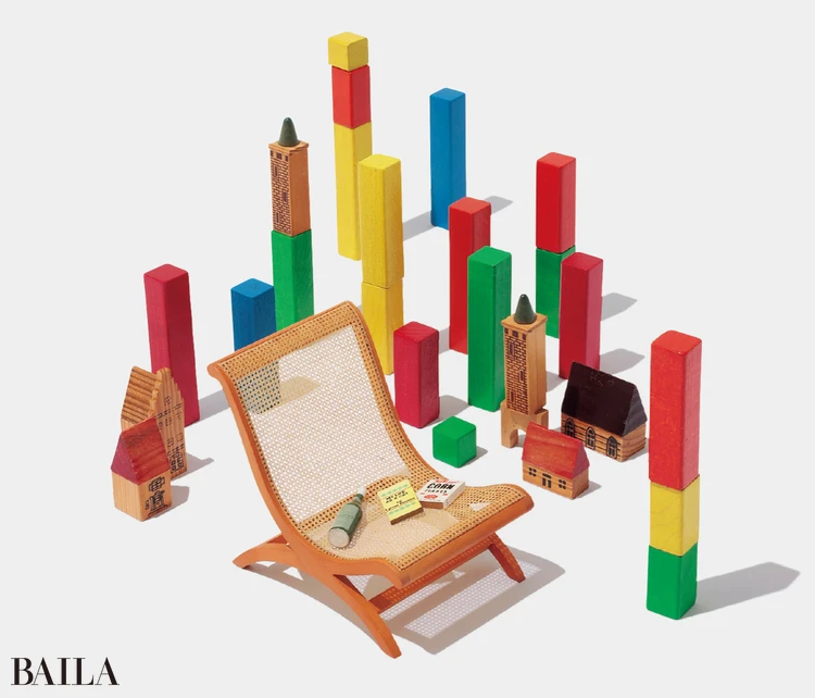 サンフランシスコのルーフバルコニーで夕暮れ時にチル