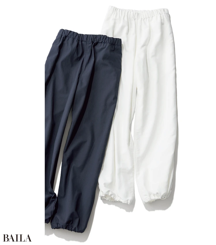 ハリとミニマルデザインでジョガーパンツもよそゆきに