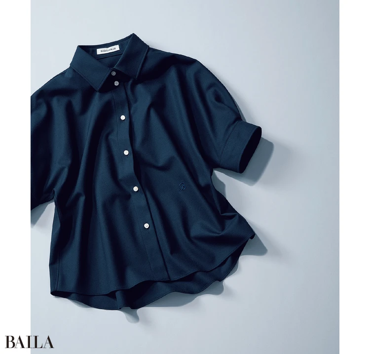 ブラウス￥102300／マディソンブルー