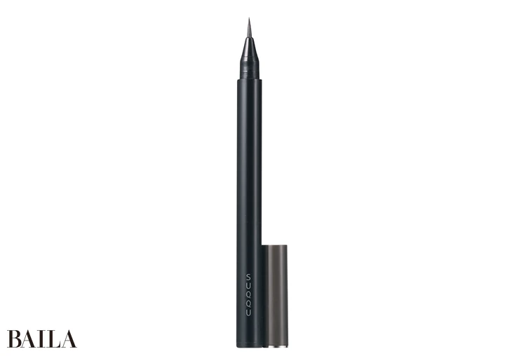 フレーミング アイブロウ リキッド ペン 04 ￥3300／SUQQU