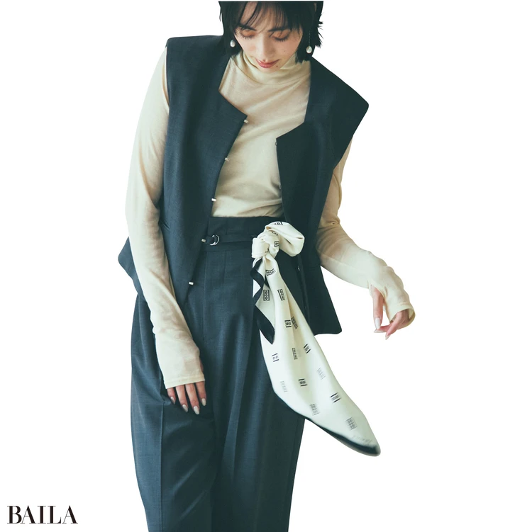 「なんか寂しげ？」な日にはブローチ&スカーフでひと盛り