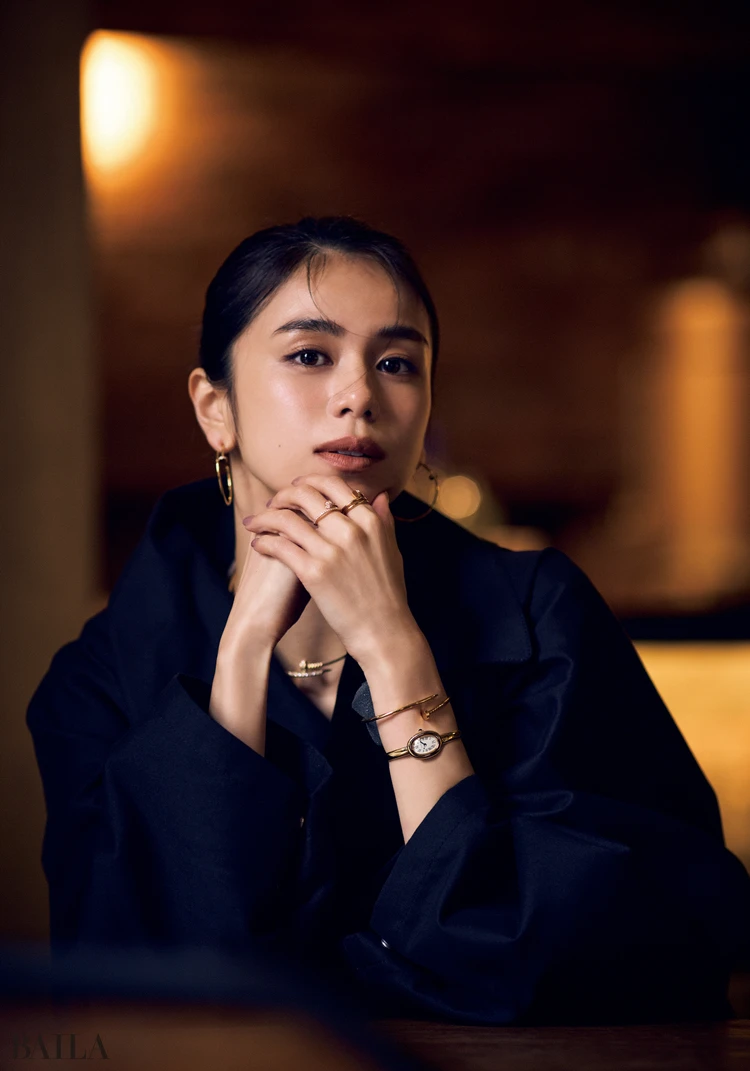 佐藤晴美　カルティエの腕時計コーディネート