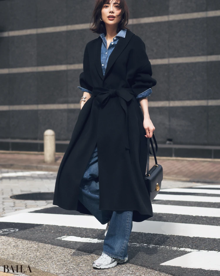 きれいめ派に味方するクリーンな白。シルバーMIX を選べば スタイリッシュさに磨きがかかる