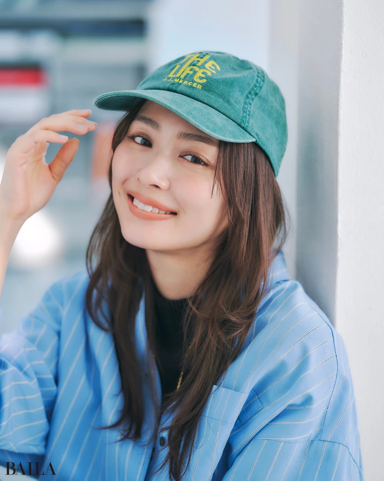 内田理央　キャップコーデ