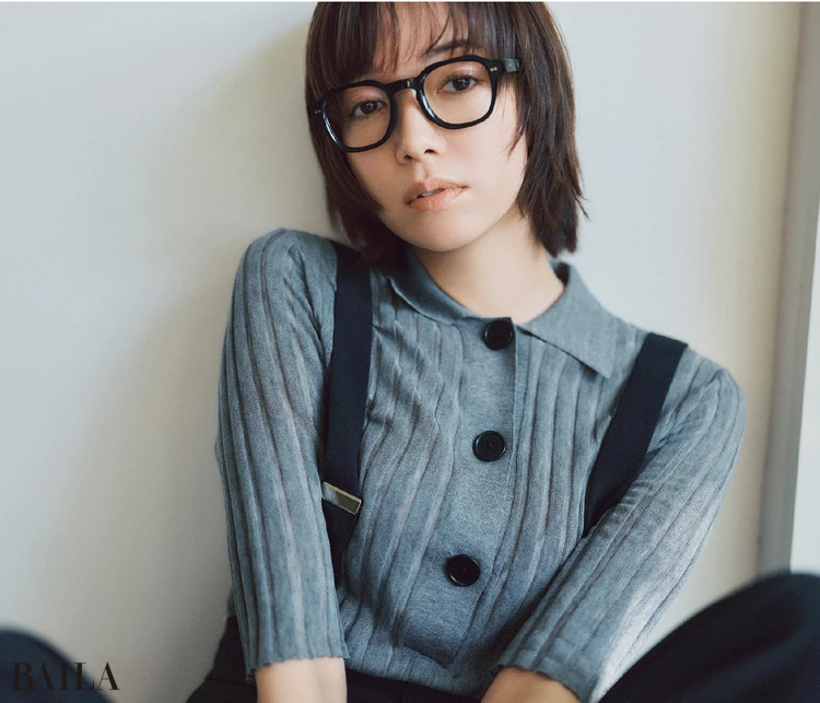 メガネを効かせる日はメイクで"抜く"のがルール