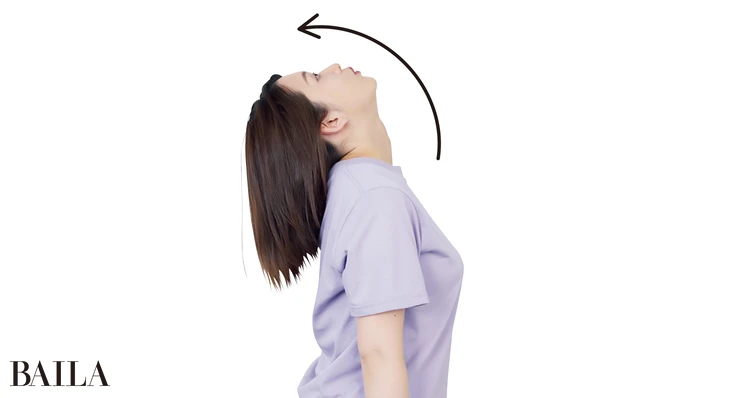 《7》唇を「ウー」と突き出し、上を向く。小刻みに頭を後ろへ、後ろへと10回動かす。あご下が伸びているのを感じて。