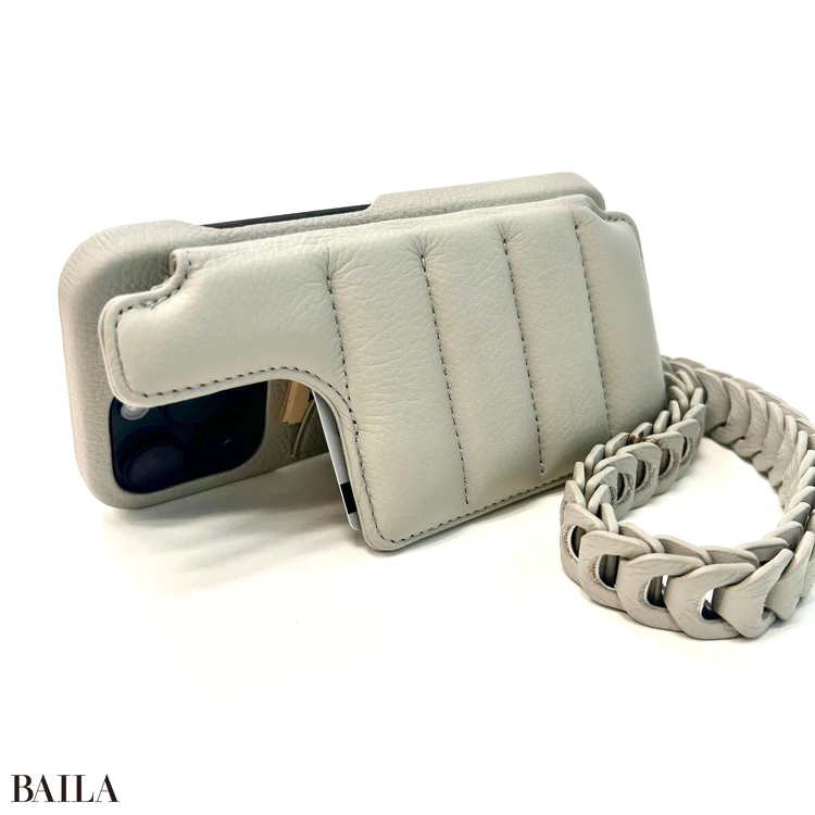 BALLONの背面ケースを立てて使用