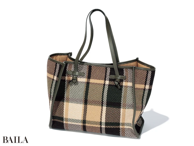 トートバッグ￥53900／ジャンニ キアリーニ 銀座店（ジャンニ キアリーニ）