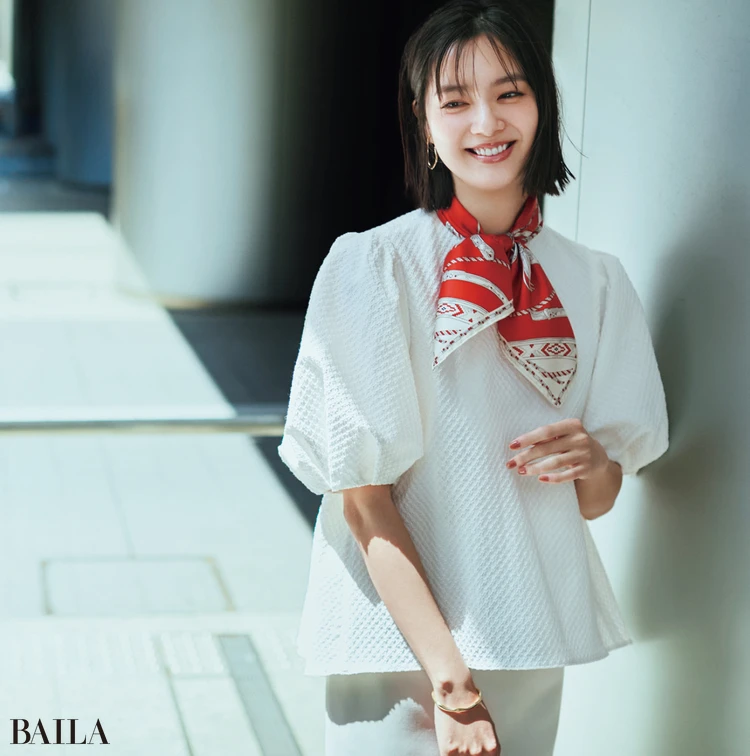 愛らしいふんわり袖に繊細なジャカードがマッチ