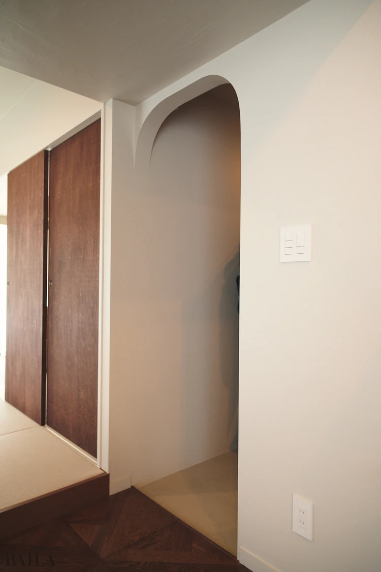 注文住宅　ダイニングとリビングに段差をつけて空間をゆるやかに仕切る