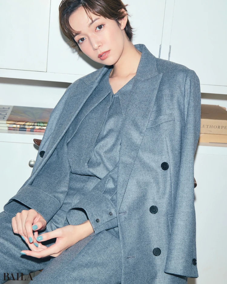 佐藤栞里　カセット服コーデ