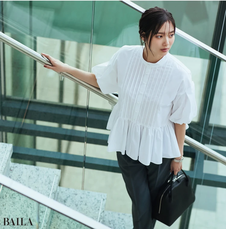 パフ袖で甘さをキープしつつ ピンタックできちんと感を強調