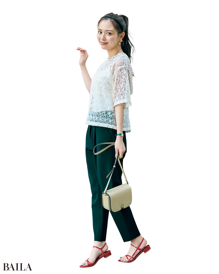 華やぎつつ、清涼感も。夏の主役はレーストップス【BAILA今日のコーデ】