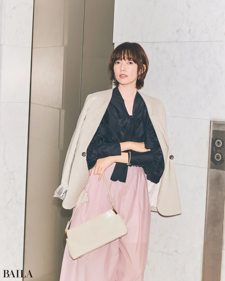 佐藤栞里　ジャケットコーデ