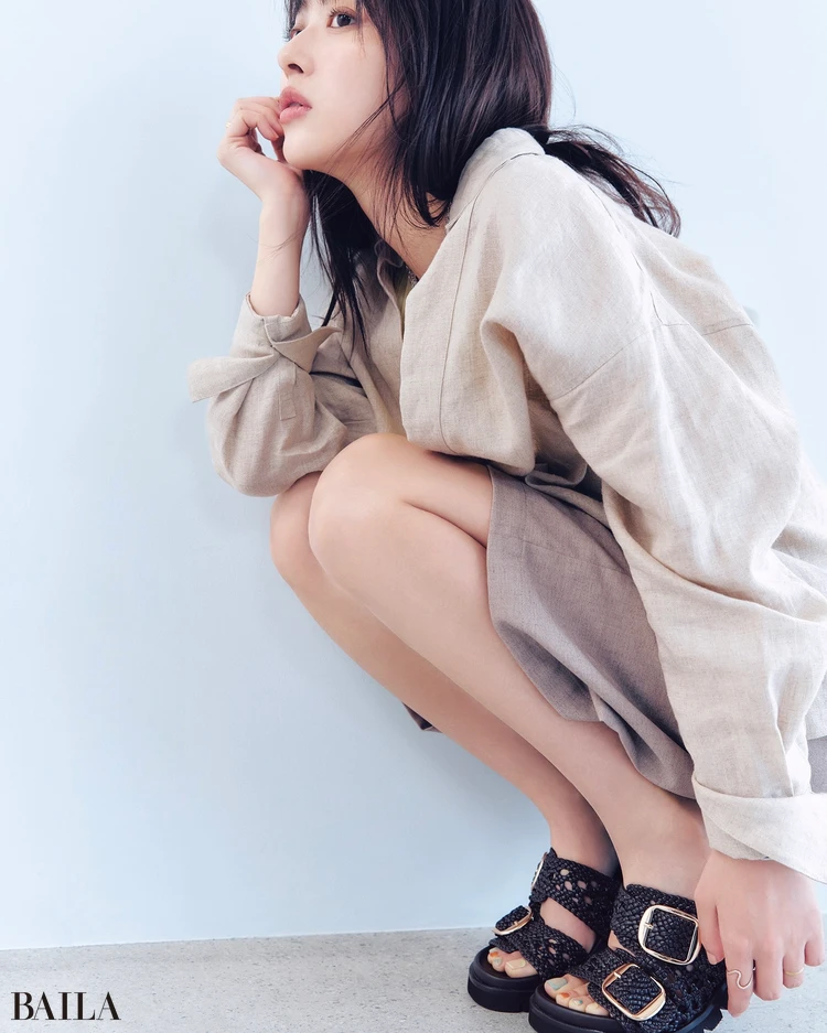 内田理央 サンダルコーデ