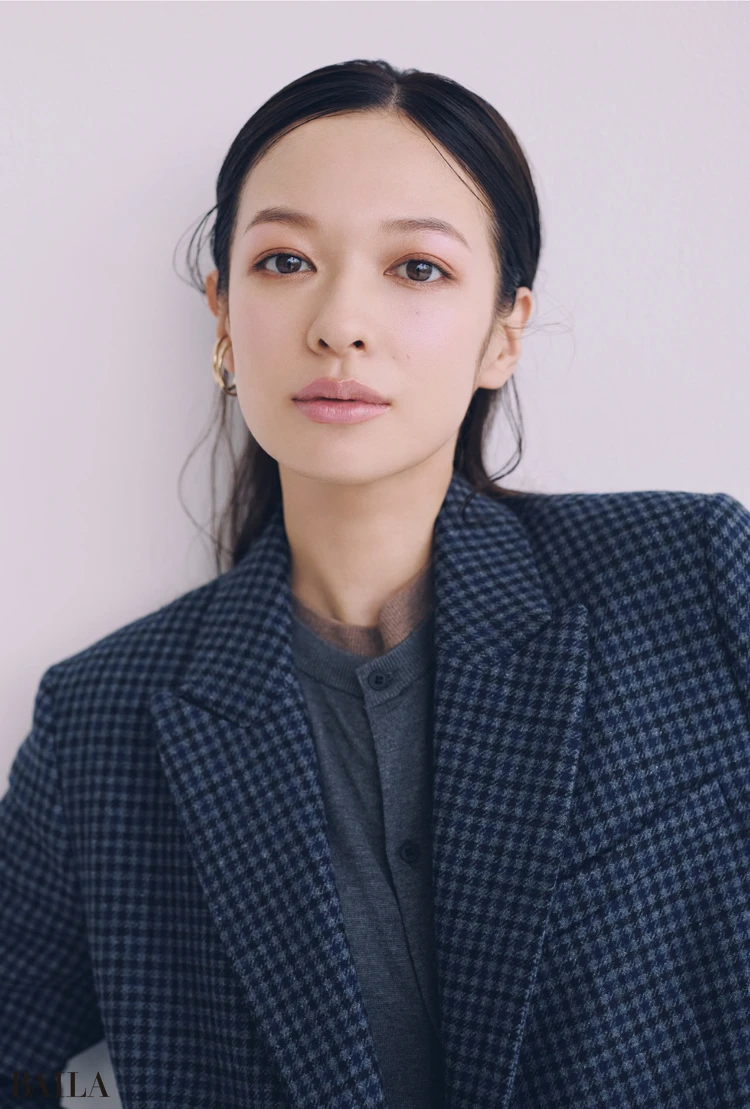 王道のブラウンシャドウにラベンダーの輝きで多幸感