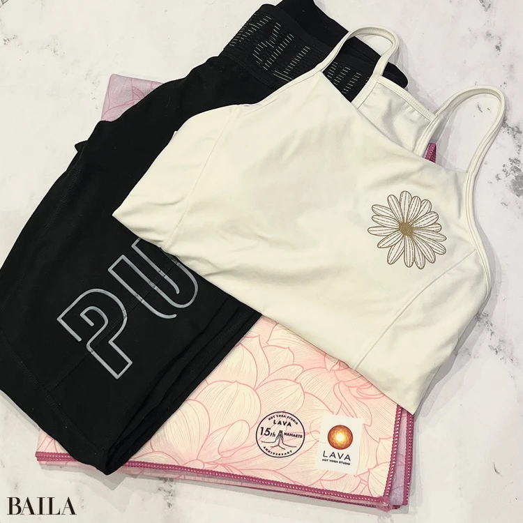 ヨガウエア一式です。ホットヨガは私に合っていたのか、次第に水分を溜めない身体になったと思っています。