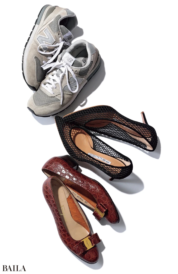 通勤スニーカーとパンプスをTPOで履き替え! 企画職OLのリアル通勤靴にフォーカス_1