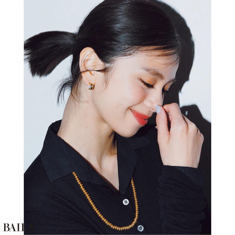 ドラマチックな光沢フレアこそレディシックに着地させて