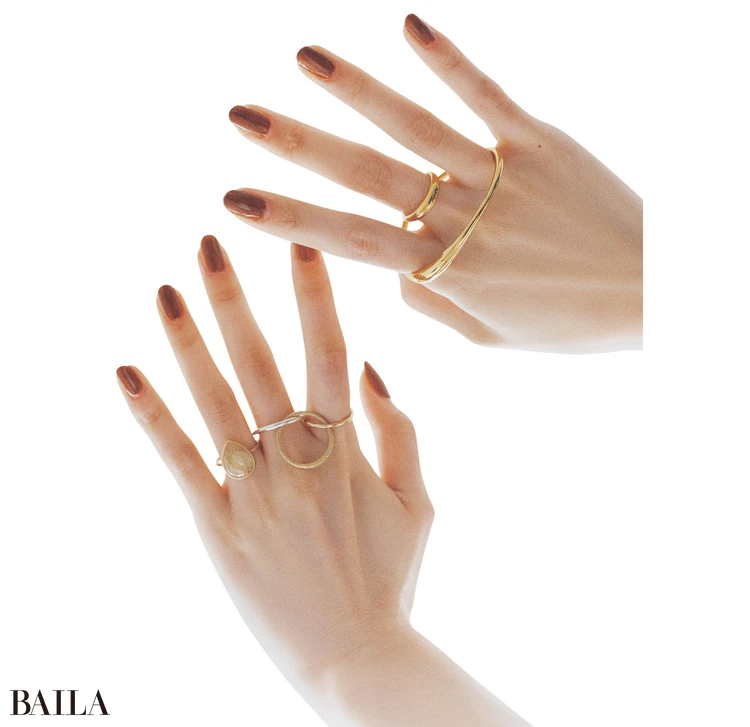 忙しい朝を救う「出しっぱなしアクセ」、甘めファッション派はコーデを引き締めるインパクト強めが正解！_6