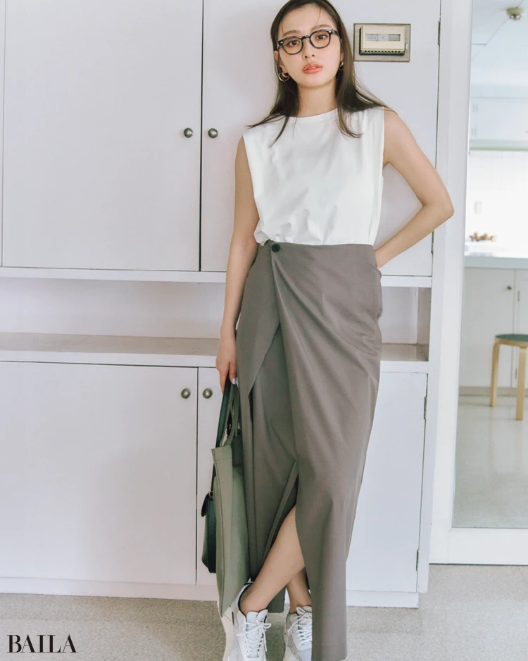 6月21日（土）のコーデ　オフィスでスリット入りスカート