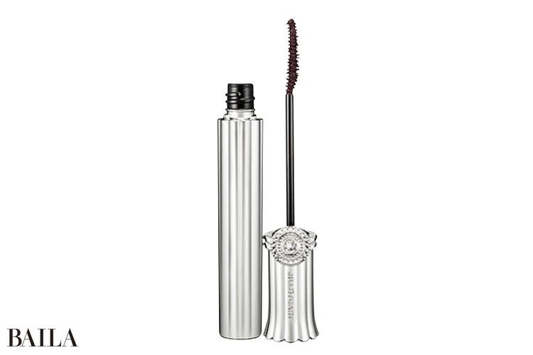 ブルーミングラッシュ ニュアンスカーラー 01 ￥3300／ジルスチュアート　ビューティ