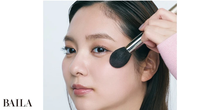 “圧はないのに盛れる”リップ&チークメイクを解説!血色カラーを仕込んで「話しかけやすい先輩」に♡_10