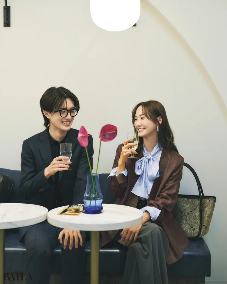 《DAY2》上司も参加する新人歓迎会には、華やぎシャツにジャケットできちんと感を。山中くんもカフェ巡りが趣味と知って意気投合！