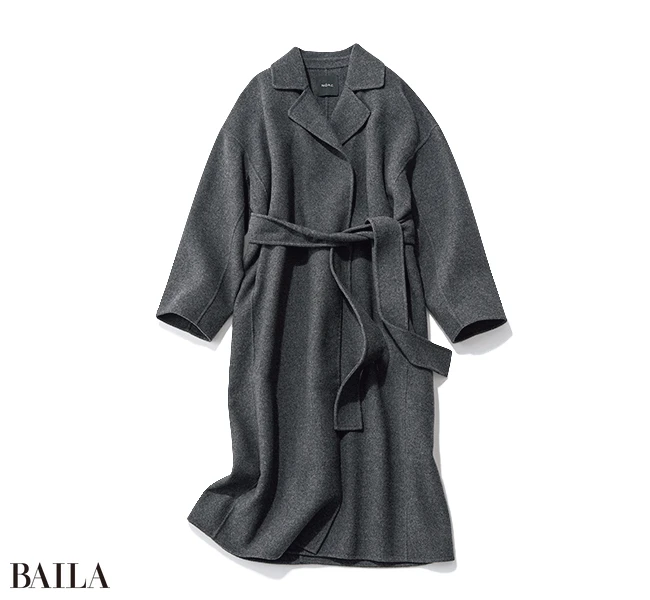 5 薄手のリバーコートは脱ぎ着しやすく旅先で便利。コート￥35200／ノーク