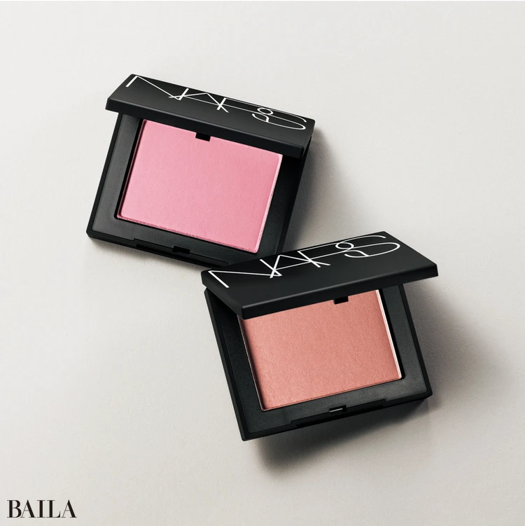 ブラッシュ N （上）905・（下）906（限定発売）　各￥5390／ナーズ ジャパン