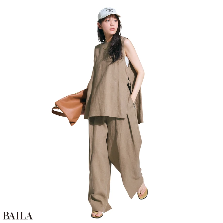 モードな気分をまとって楽ちんワンツーでも印象的に【BAILA今日のコーデ】