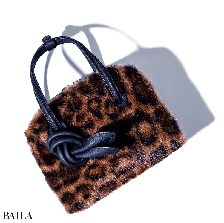 バッグ ¥44000/トゥモローランド(別注)(ヴァジ ック)