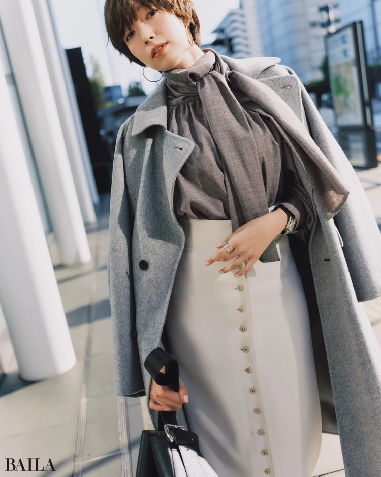 佐藤栞里　ボウタイブラウスコーデ