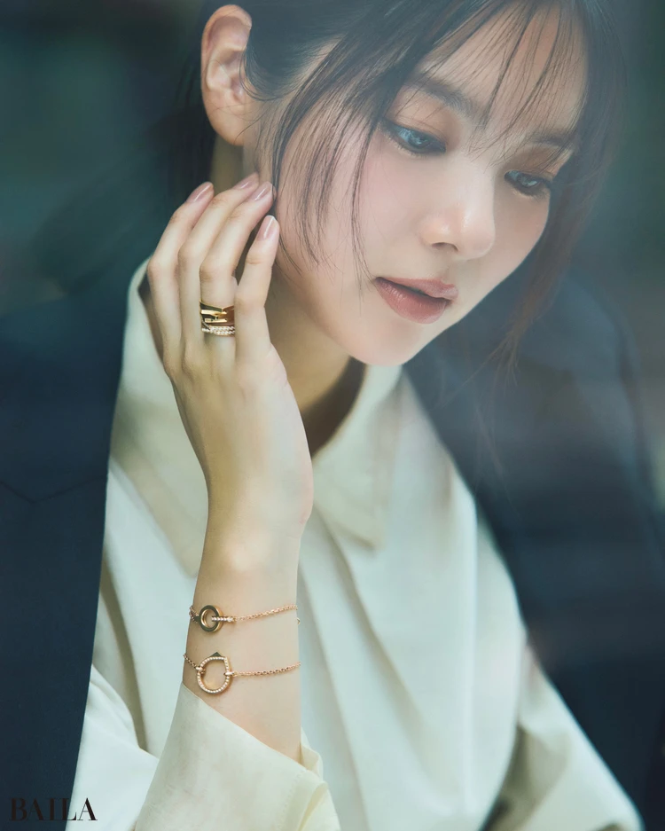 新川優愛 ジュエリーコーデ