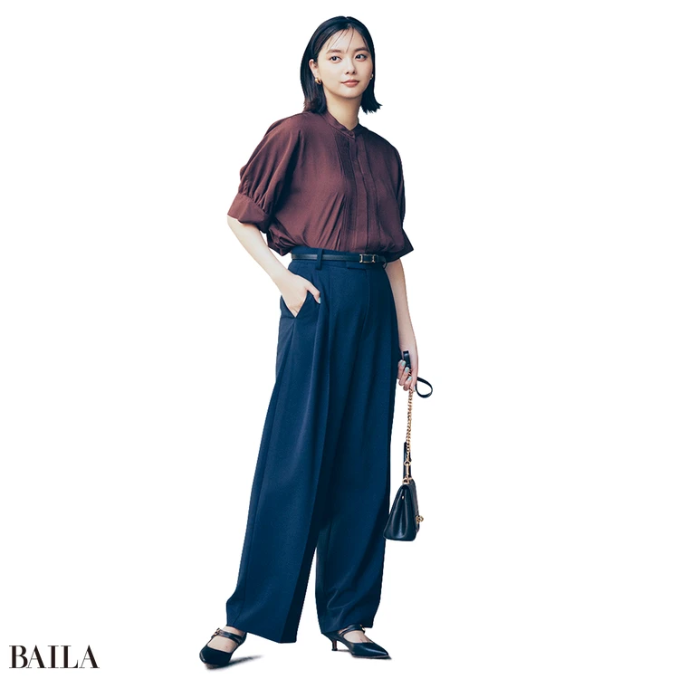 新川優愛　パンツコーデ