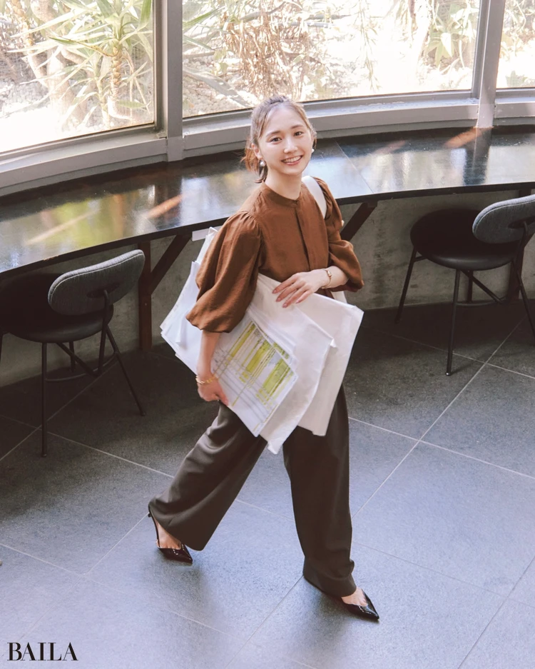 鈴木友菜 パンツコーデ