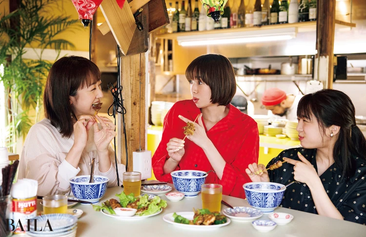 川田裕美×佐藤栞里×上白石萌音、プライベートでも仲よしの3人が、話題の立ち食いベトナム料理店へ_2