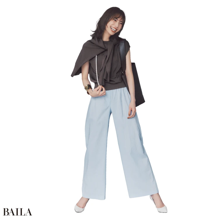 こっくり濃厚なアンサンブルも爽快なブルーで瞬時に涼見え【BAILA今日のコーデ】
