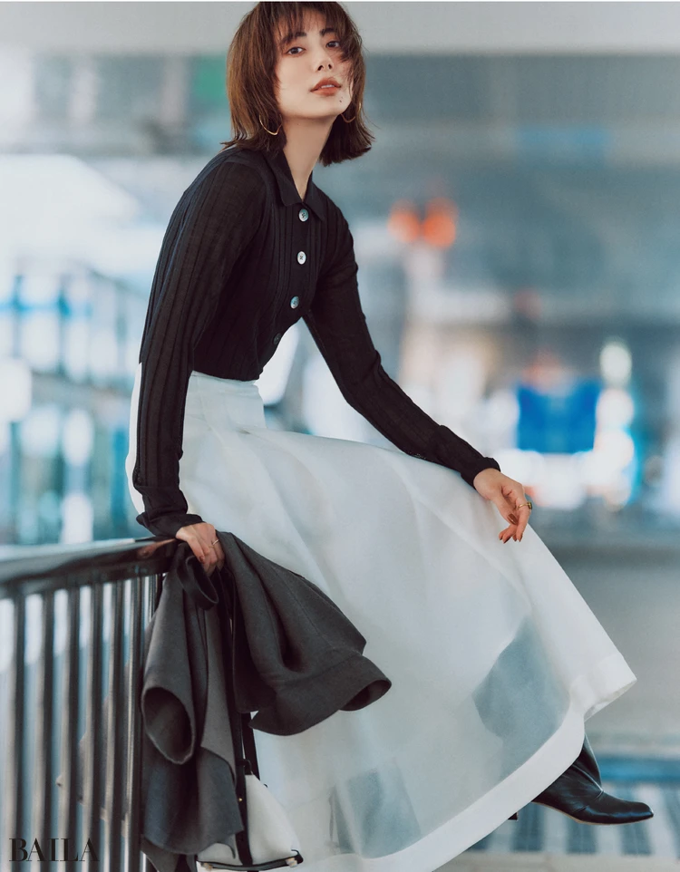 ベーシックなのに印象に残るのは、美シルエットだからこそ