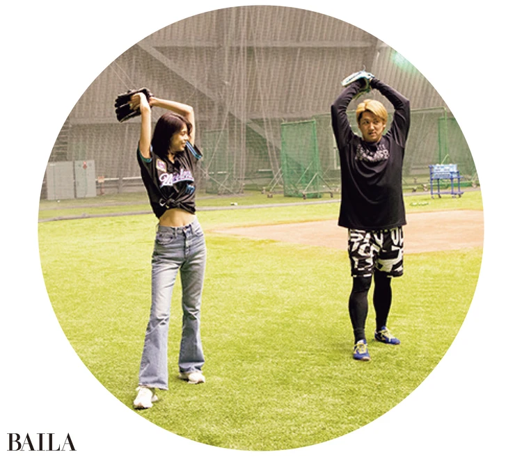 小野郁投手に、フォームのコツを教わる