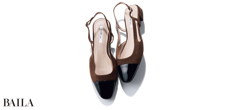 パテント×スウェードが新鮮なパンプス。