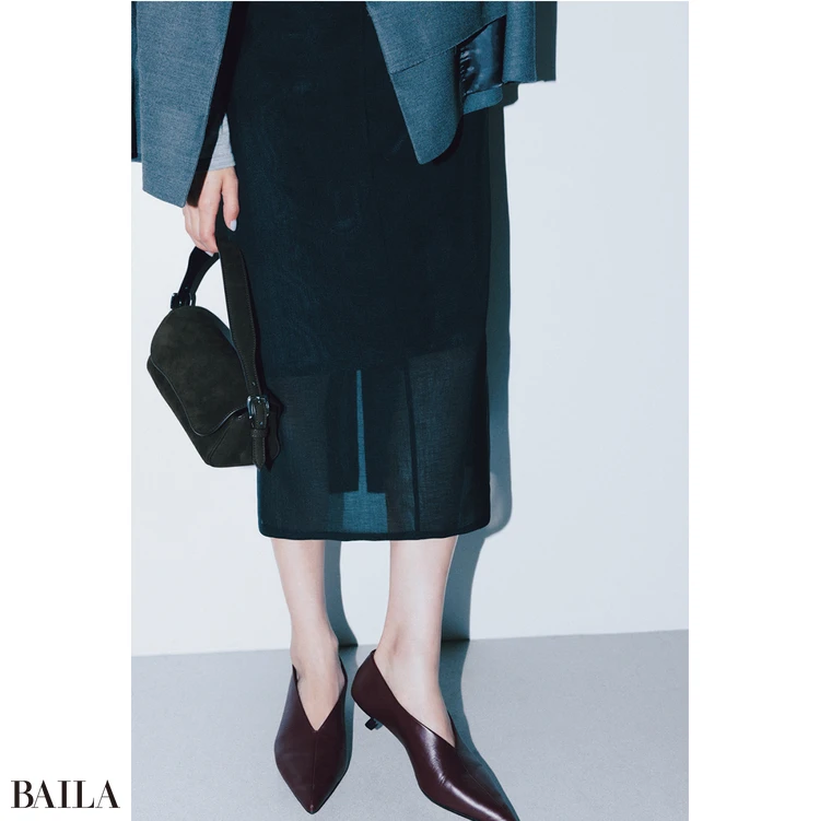 透けとレイヤードで変化球を加えた洒落感コンサバ