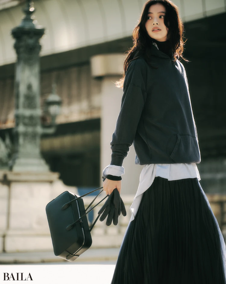 上下のギャップやレイヤード、小粋なセンスで目を引いて