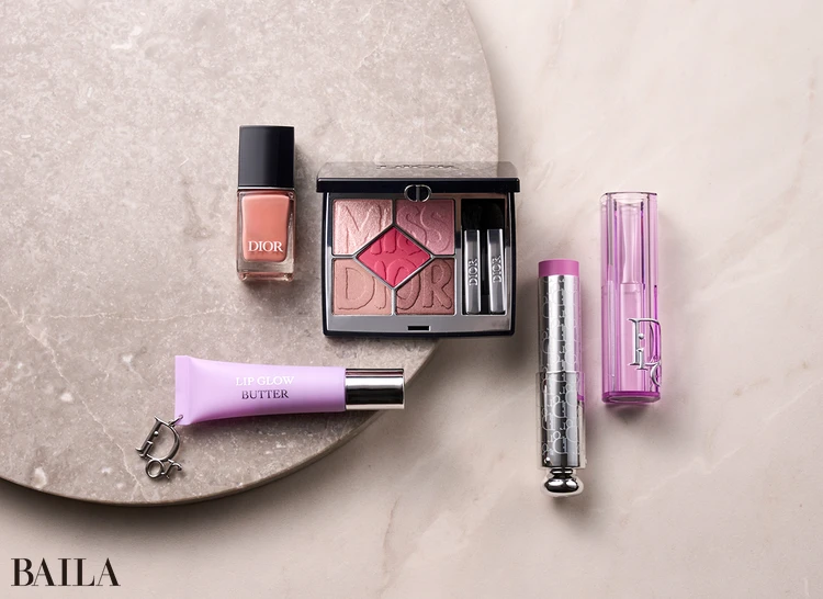 右から：バックステージ ロージー グロウ スティック 063 ¥7040、ディオール サンク クルール 862(数量限定品) ¥11550、ディオール ヴェルニ 321（数量限定色) ¥4620、ディオール アディクト リップ グロウ バター 102 ¥5060／パルファン・クリスチャン・ディオール