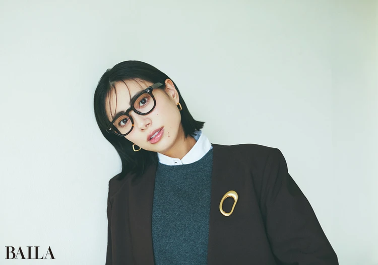 スタンダードなジャケパンも最旬ブラウンで一気に差がつく