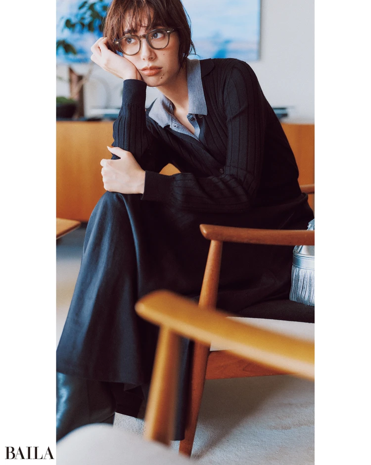 フレーム太め＆レンズは大きめで ＂あえて＂の洒落感をアピール