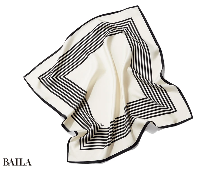 スカーフ（66×66）￥23100／デミルクス ビームス 新宿（レスカーフ）　