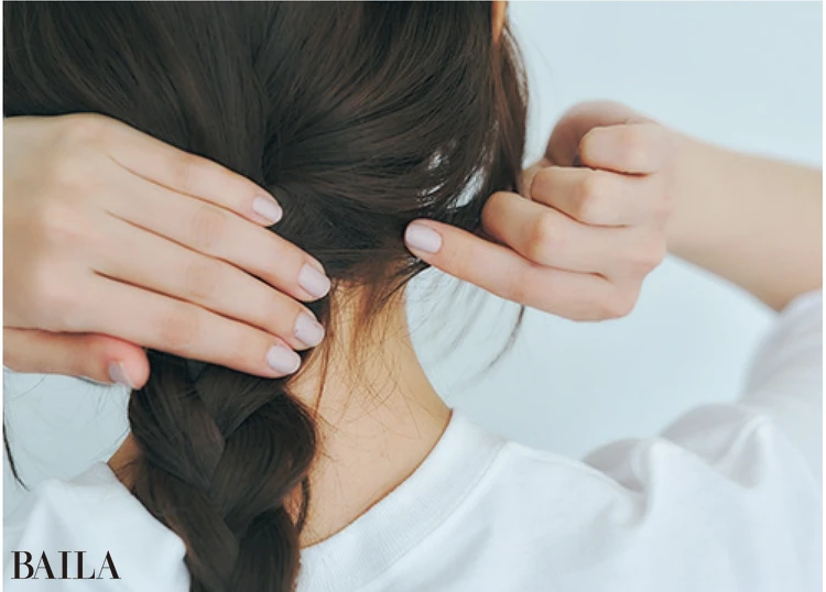 《1》サイドにずらしながらざっくりと編んでいく