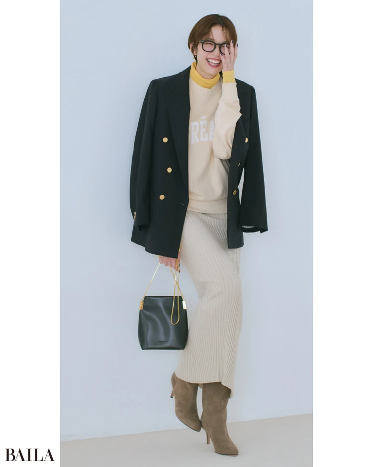 目を引くイエロータートル。たゆませれば小顔効果も◎