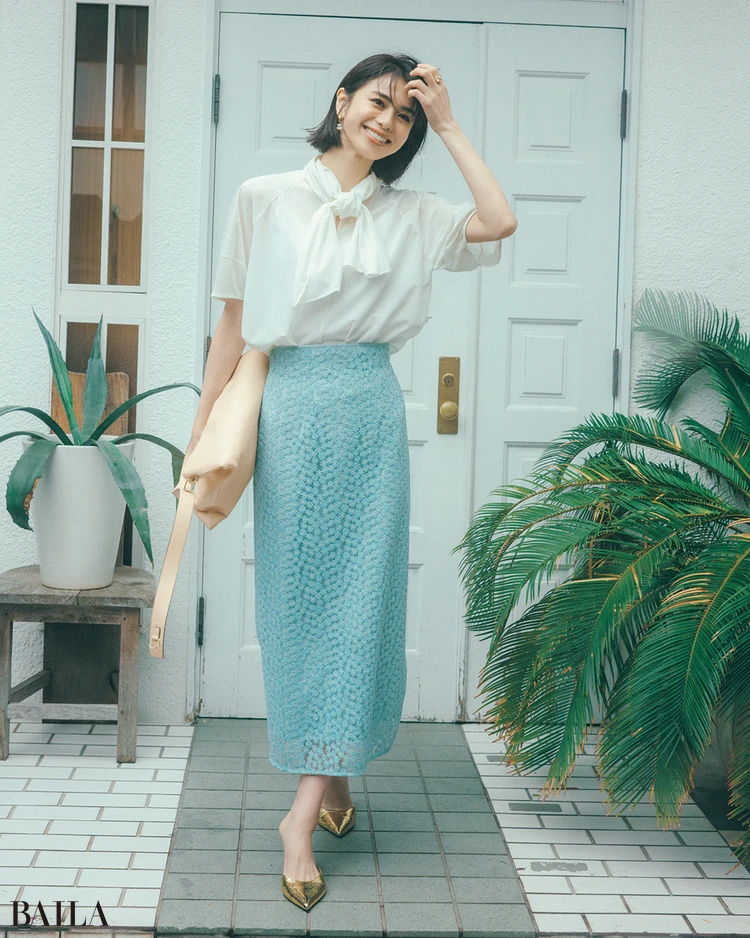 佐藤晴美　ボウタイブラウスコーデ